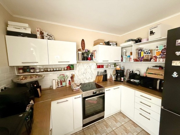 ELAD� SZIGETELT CSAL�DI H�Z PUSZTASZABOLCSON GAR�ZZSAL!!