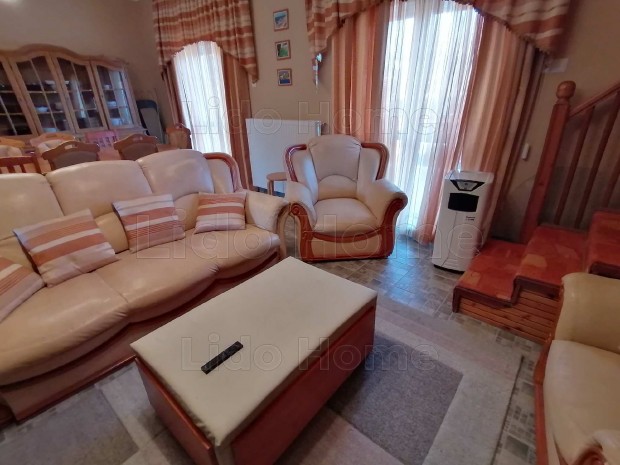 ELAD�! CSAL�DI H�Z BALATONBOGL�RON A V�ZPARTT�L 100 M�TERRE!