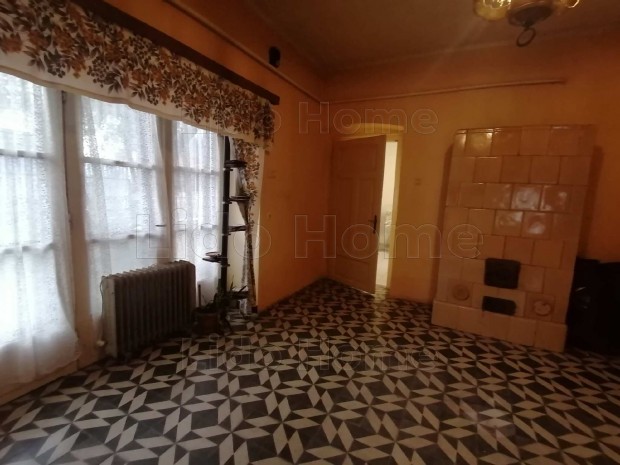 ELAD�! CSAL�DI H�Z LENGYELT�TIBAN!