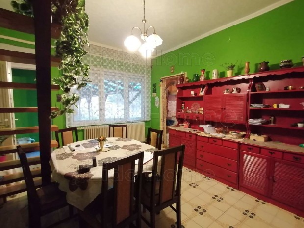 ELAD�! CSAL�DI H�Z LENGYELT�TIBAN!