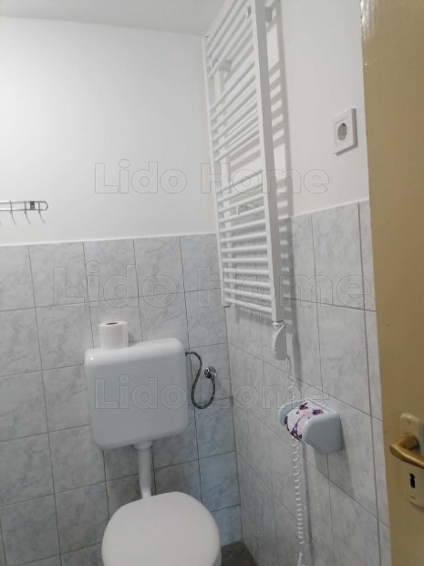 ELAD�! CSAL�DI H�Z �REGLAKON!