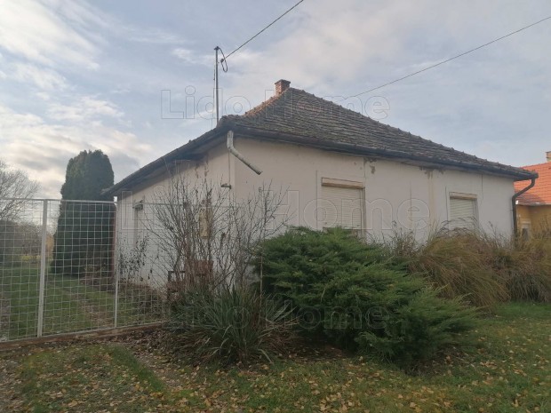 ELAD�! CSAL�DI H�Z SOMOGYV�RON!