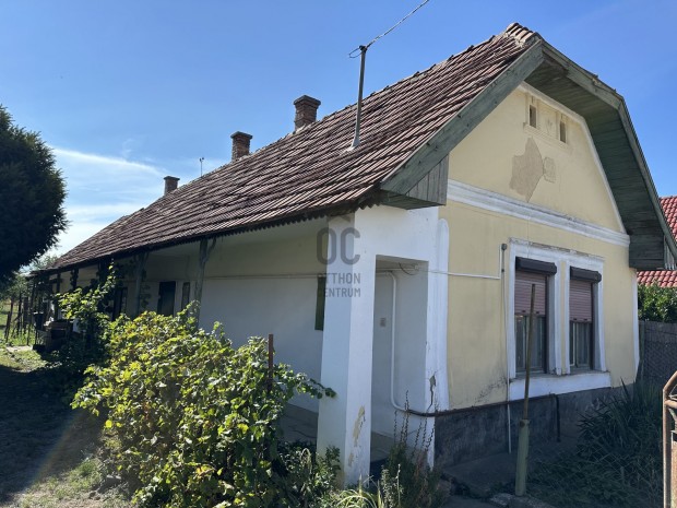 ELAD� torn�cos paraszh�z R�CKERESZT�RON!