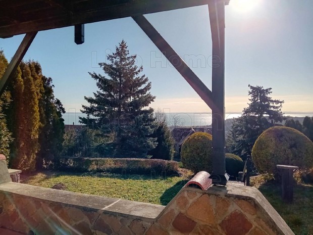 ELVEHETETLEN RKPANORMS NYARAL BALATONALMDIBAN AZ REGHEGYEN