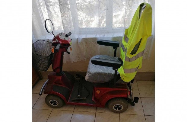 EL GO/M 4 kerek� elektromos moped