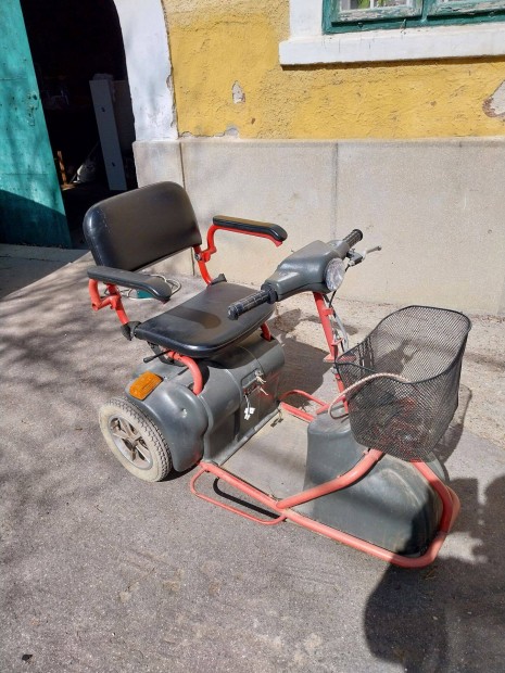 EL-GO elektromos h�romkerek� moped nehezen mozg�k r�sz�re