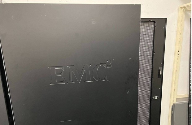 EMC storage szekrny s 2 vezrl szerver