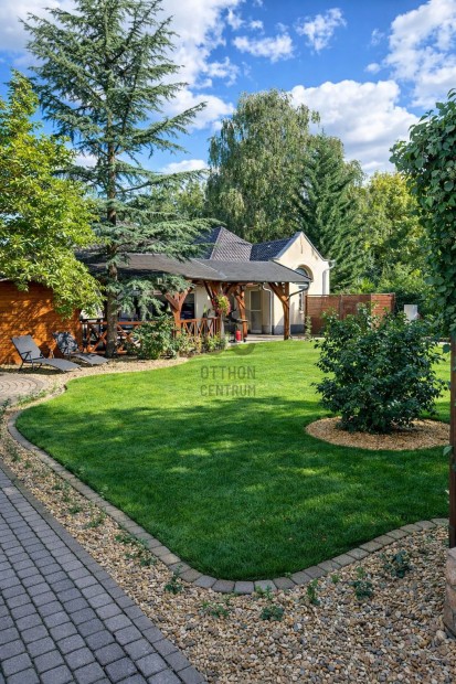 ERD� K�ZELI - EXKLUZ�V CSAL�DI H�Z ELAD�  295 m  A VERES P�TER KERT