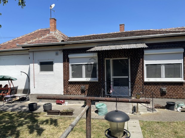 �RD - 3 SZOB�S NAPPALIS  CSAL�DI H�Z - V�ROSK�ZPONTBAN ELAD�