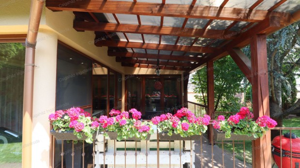 EXKLUZ�V CSAL�DI H�Z ELAD� NY�REGYH�Z�N  12,60 kWp NAPELEMMEL �S