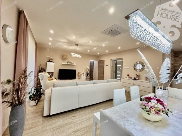 EXKLUZ�V OTTHON KECSKEM�TEN, ELEGANCIA, LUXUS, K�NYELEM!