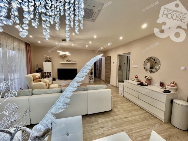 EXKLUZ�V OTTHON KECSKEM�TEN, ELEGANCIA, LUXUS, K�NYELEM!