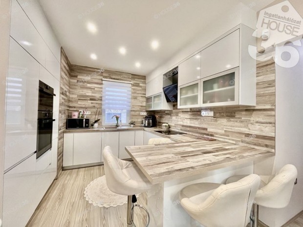 EXKLUZ�V OTTHON KECSKEM�TEN, ELEGANCIA, LUXUS, K�NYELEM!