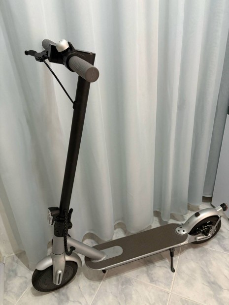 E-Scooter Elektromos Roller- Szinte új! Valamelyik Xiaomi modellel egy