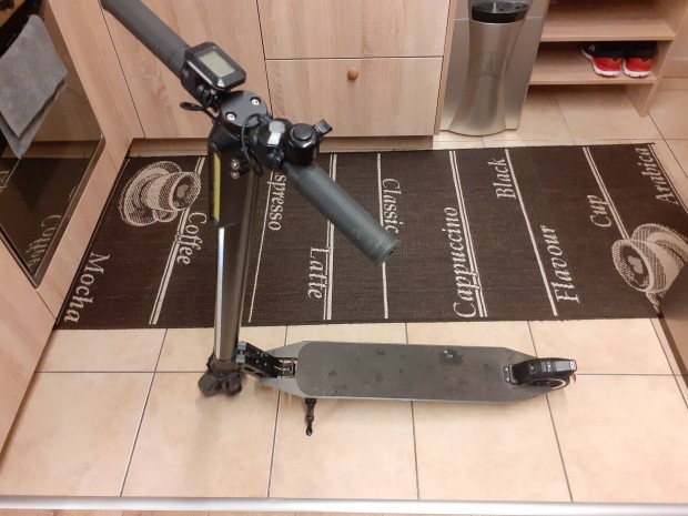 E-Scooter Esa1700 hibs roller alkatrsznek 