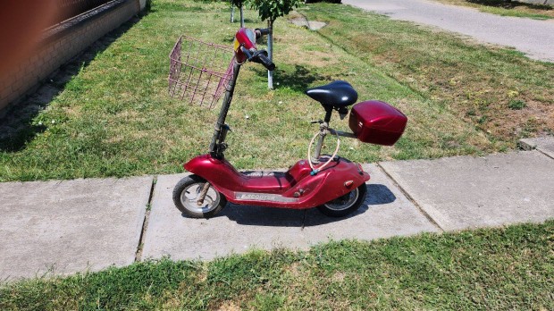 E-Scooter Kis robog
