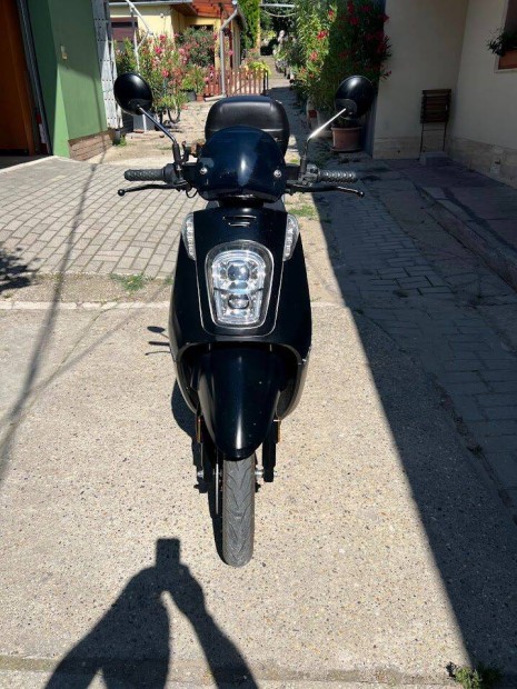 E-Vibal elektromos robogó
