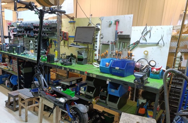 E- roller, e- ker�kp�r szerel� munkat�rsat keres�nk betan�t�ssal is