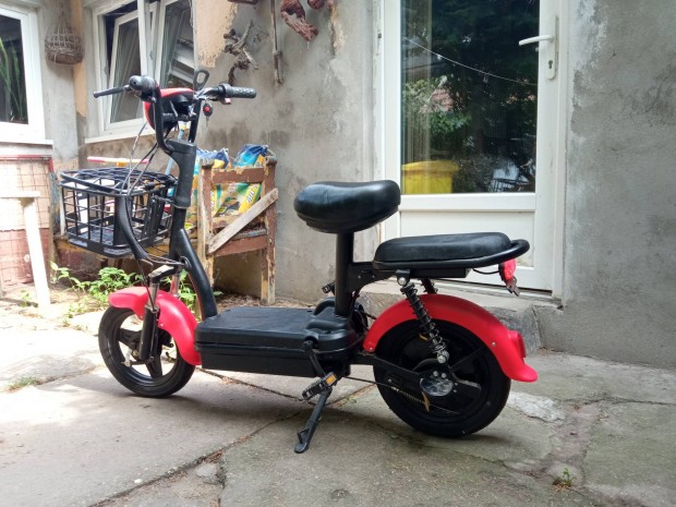 E-bike elektromos robog elad 