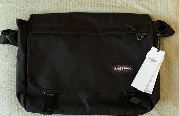 Eastpak Delegate+ 008 Black 20L laptop tska