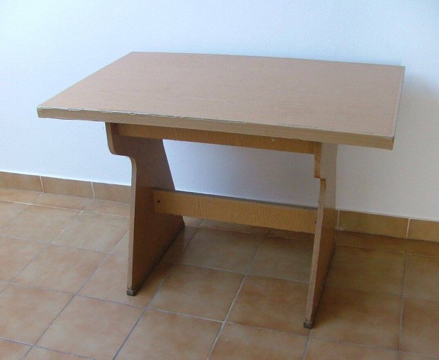 Ebdl asztal