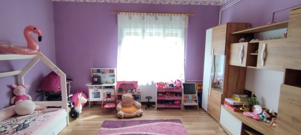 Ecseg, Váralja utcai felújított 81nm-es ház panorámás telken