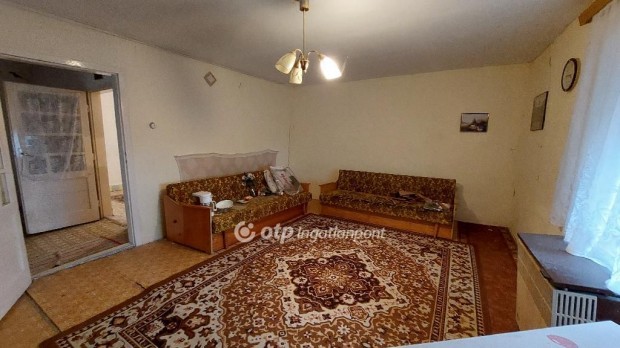 Ecsegfalvai 70 nm-es h�z elad�