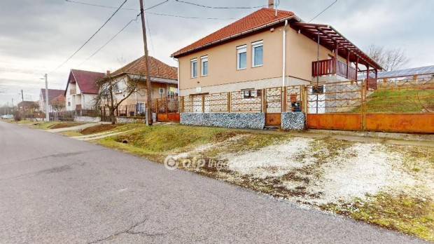 Edelényben eladó felújított családi ház