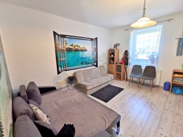 �den utc�ban h�romszintes csal�di h�z