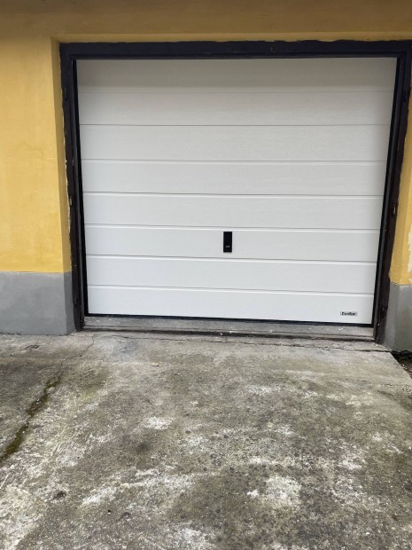 Eger Belv�ros�ban,Sz�chenyi �ton gar�zs elad� 