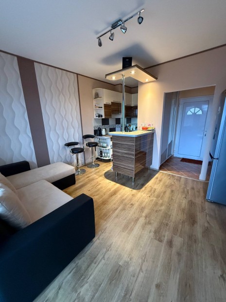 Eger, Almagyar dombon, Joó János utcában, 50 m2 modern lakás kiadó