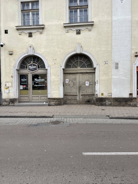 Eger belvrosban garzs elad
