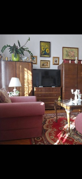 Eger belvrosban polgri laks garzzsal elad