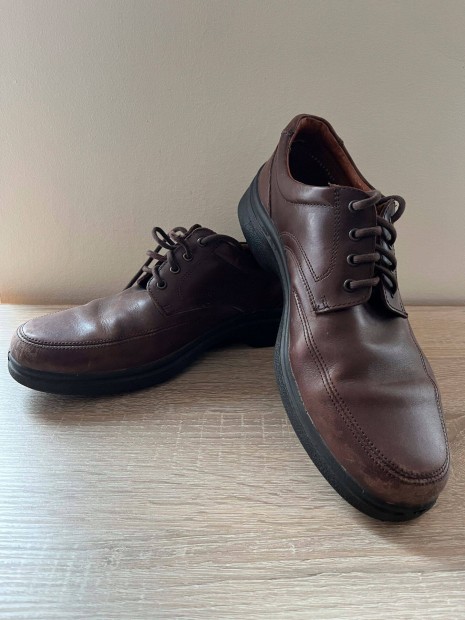 Eger elad� haszn�lt 43-as f�rfi barna cip�