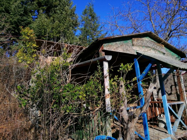 Eger �s Egerbakta  k�z�tt z�ort kert  gy�m�lcs�ssel elad�