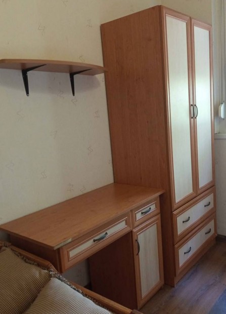 �ger k�tajt�s ruh�sszekr�ny �s �r�asztal egyben �jszer�