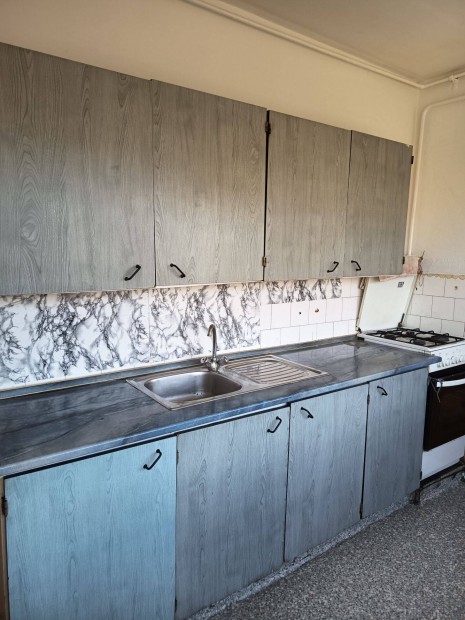 Egerben 61 m2-es lak�s elad�