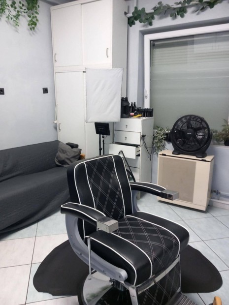 Egerben, a Makl�ri- h�sty�n elad�v� v�llt egy 3 lak�sos t�rsash�z 58 m