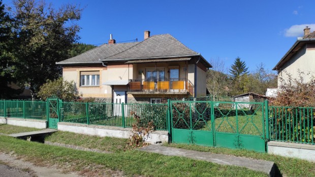 Egerbocs elej�n t�gas, 3 szob�s h�z v�rja �j tulajdonos�t!