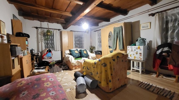 Egerbocson j� �llapot�  csal�di h�z nagy telekkel elad�. 20,5 M