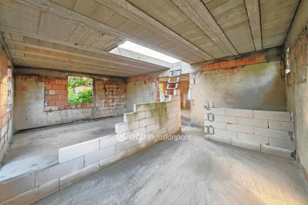 Egerfarmosi 172 nm-es h�z elad�