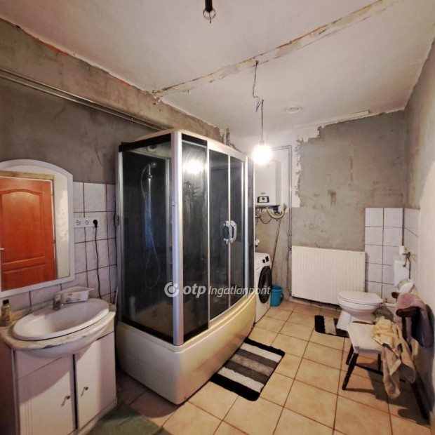 Egerfarmosi elad� 70 nm-es h�z