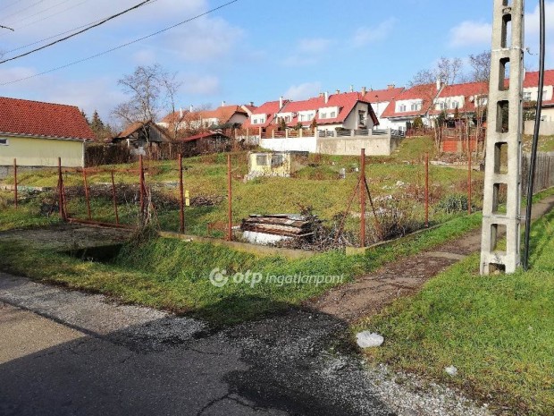 Egeri 1000 nm-es telek elad�