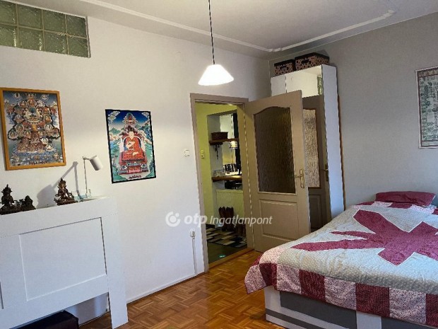 Egeri 135 nm-es lak�s elad�
