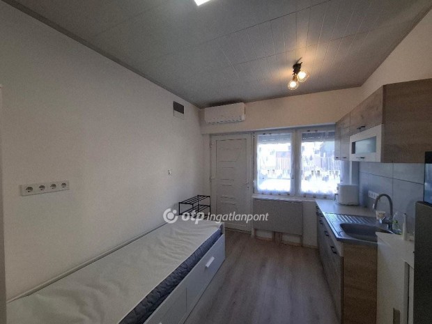 Egeri 16 nm-es lak�s elad�