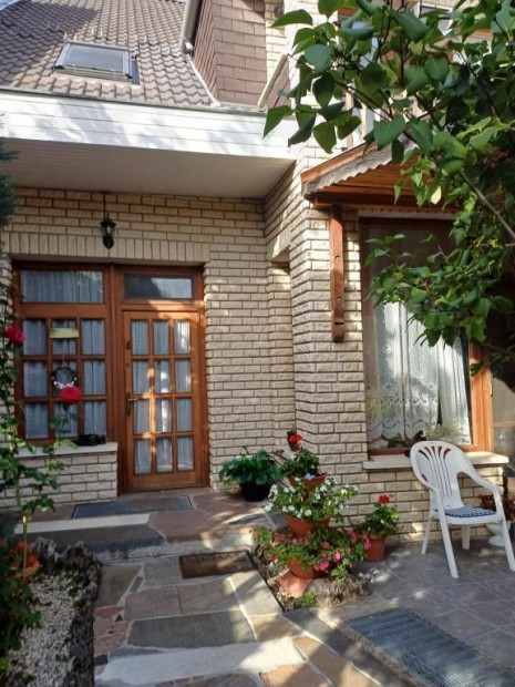 Egeri 185 nm-es h�z elad�