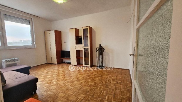 Egeri 48 nm-es lak�s elad�