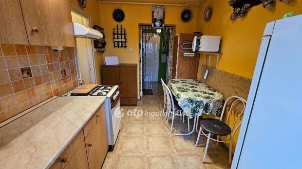 Egeri 52 nm-es lak�s elad�