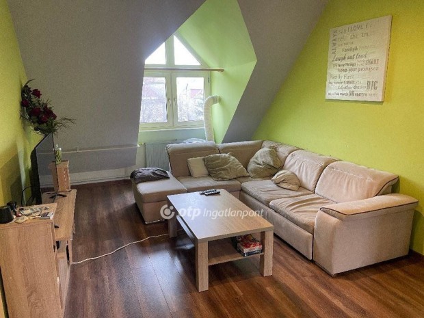 Egeri 54 nm-es lak�s elad�