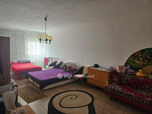 Egeri 65 nm-es lak�s elad�